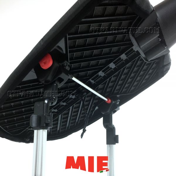 Mie Grande: доска - вид снизу - кнопка регулировки угла наклона